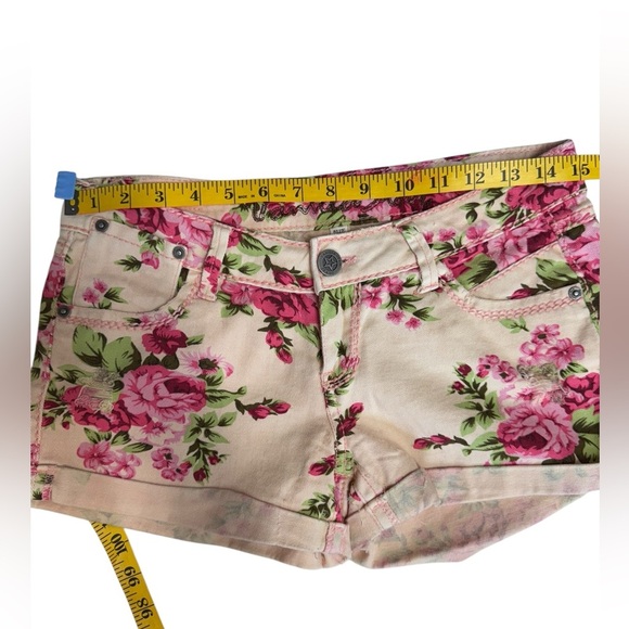 Vanilla Star.   Pink and Cream Jean Shorts with Floral Design - Picture 4 of 5